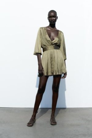 Increíble colección de monos largos de Zara para cualquier tipo de evento 25 Merca2.es MONO PLISADO SATINADO