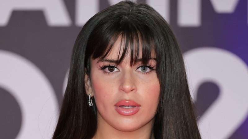 Nathy Peluso vuelve a La Revuelta y desata una tarde de humor, regalos y salsa en plena recta final de su gira 1 Merca2.es El póster "grasa" de Nathy Peluso que revoluciona las redes