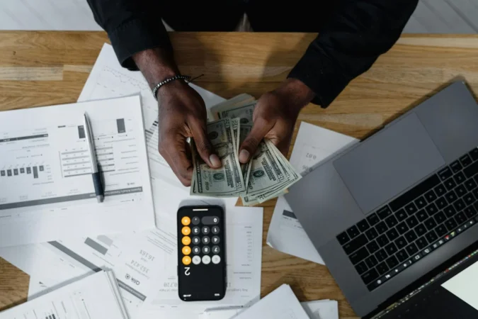 Tecnología, Inmobiliario y Farmacéutico se consolidan como los sectores mejor pagados el próximo año 1 Merca2.es El mercado se sorprende por el aumento pactado de los salarios en Europa