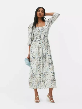 Vestido midi de manga abullonada y cuerpo fruncido