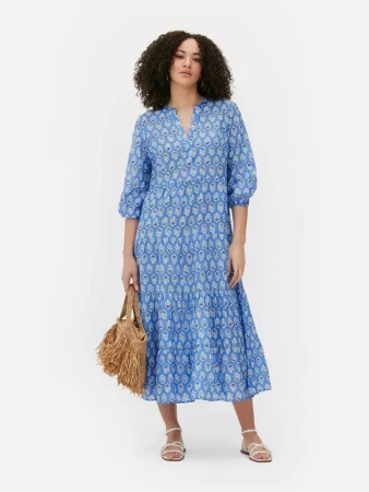 Vestido midi estampado con vuelo