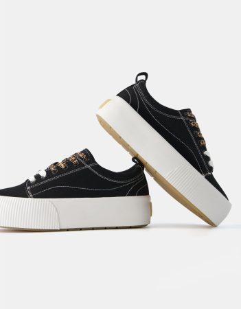 Bershka se apunta a la moda de las zapatillas con plataforma 28 Merca2.es Zapatillas plataforma de tejido detalles animal print