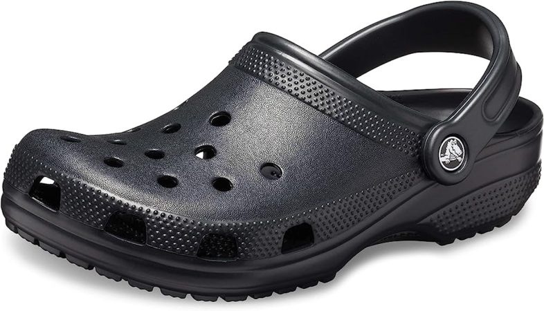 Un giro de 180 grados: Crocs lanza su colección más moderna