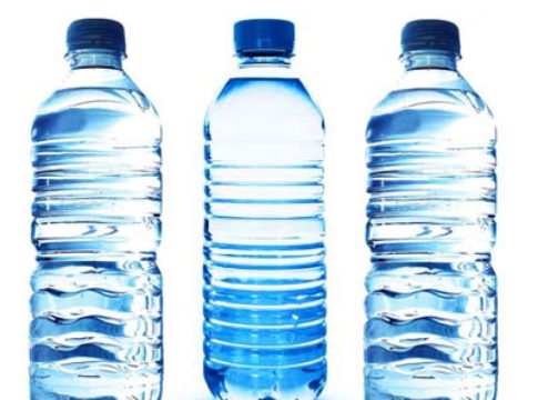 peligro-botella-de-plastico El peligro al que te expones al reutilizar una botella de plástico