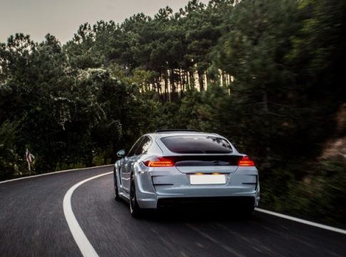 coche Descubre la edad de cualquier coche con este truco