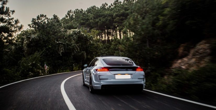 Descubre la edad de cualquier coche con este truco