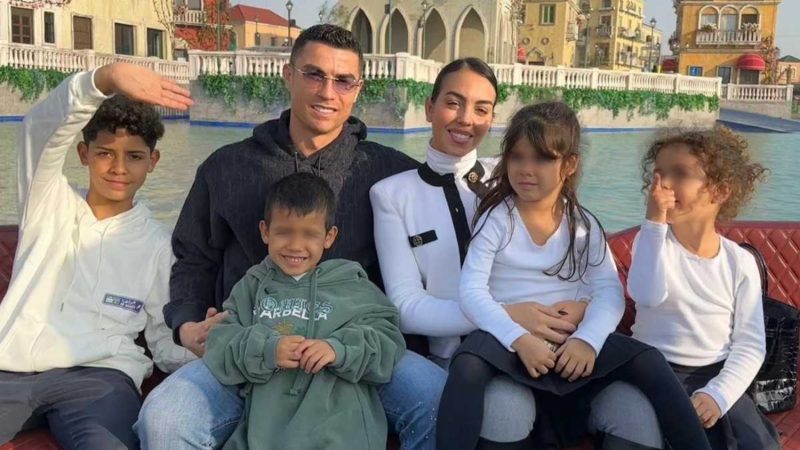 La razón por la que Cristiano Ronaldo vive con su madre: le costó el noviazgo con Irina Shayk 1 Merca2.es cristiano ronaldo familia arabia saudi Merca2.es
