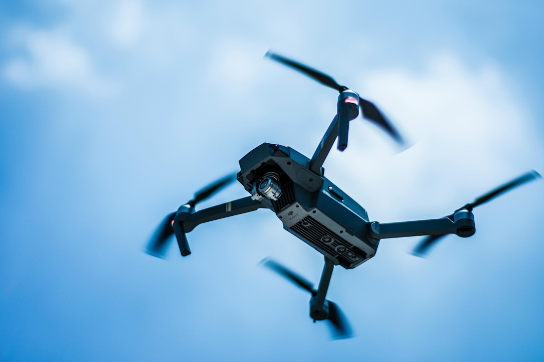 Los mejores consejos para que el dron de la DGT no te pille cometiendo alguna infracción en la carretera