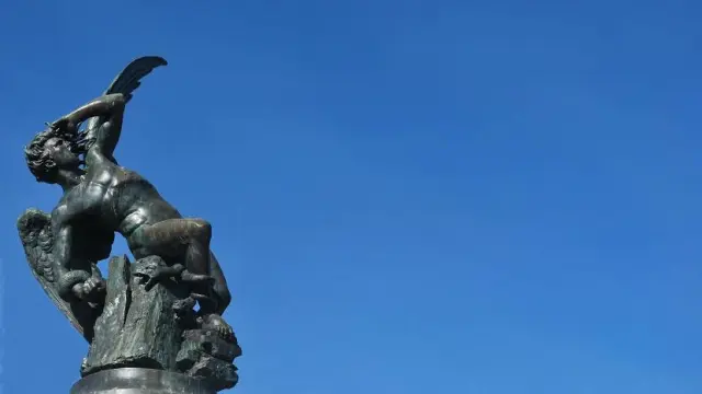 escultura angel caido el retiro leandro friedman cc by nc sa 2 0 flickr.r d.511 389 7711 Merca2.es