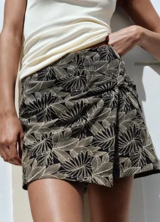 falda azul nuevo zara kJBI 460x637@MujerHoy Merca2.es