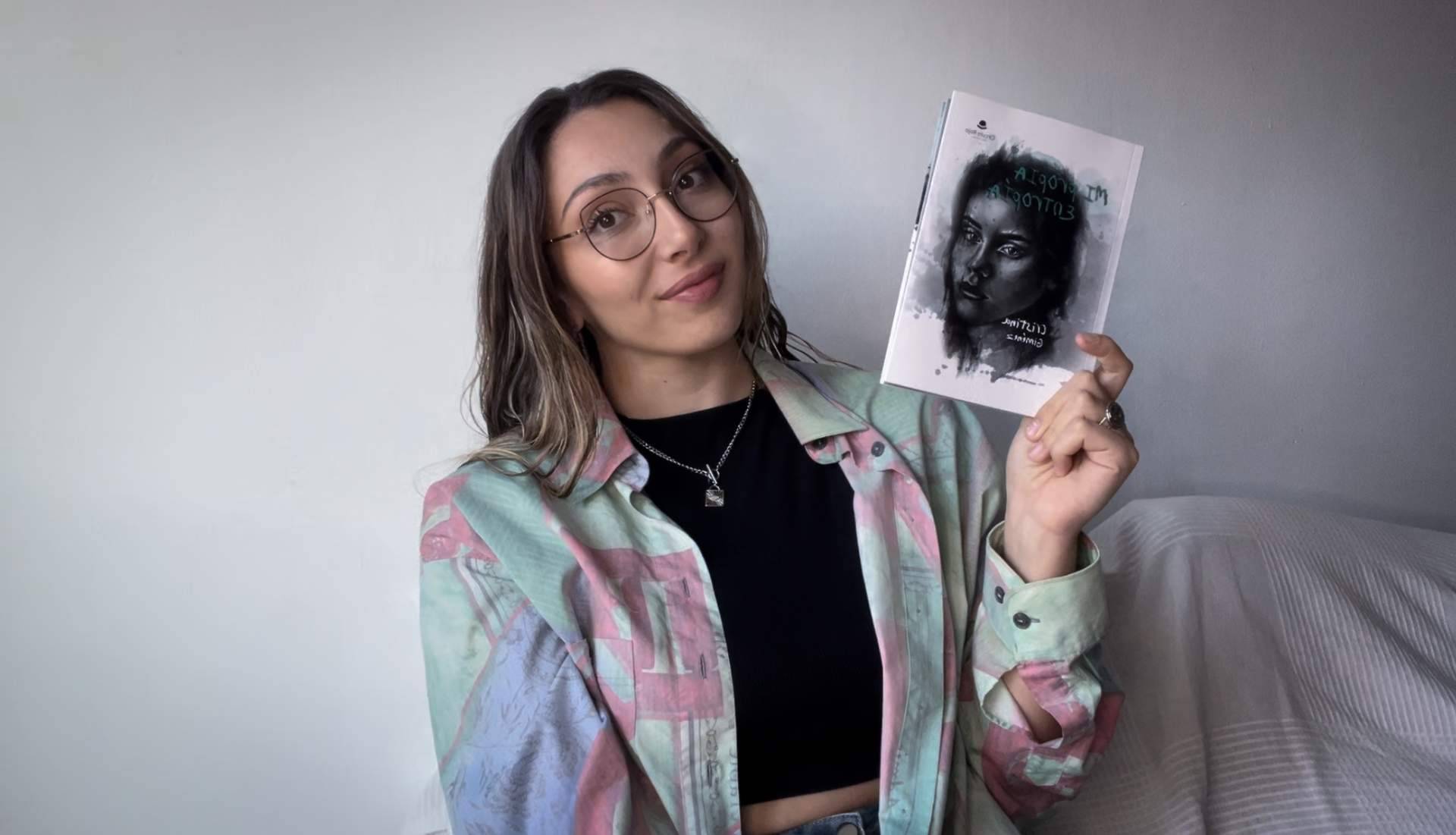 ‘Mi Propia Entropía’ es una obra de luces y sombras para encontrar la paz de los grises