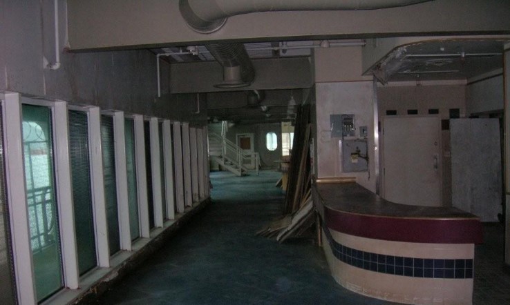 El espeluznante McDonald’s flotante abandonado que aterra a una ciudad 3 Merca2.es mcbarge2 Merca2.es