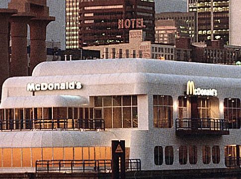 mcbarge4 El espeluznante McDonald’s flotante abandonado que aterra a una ciudad