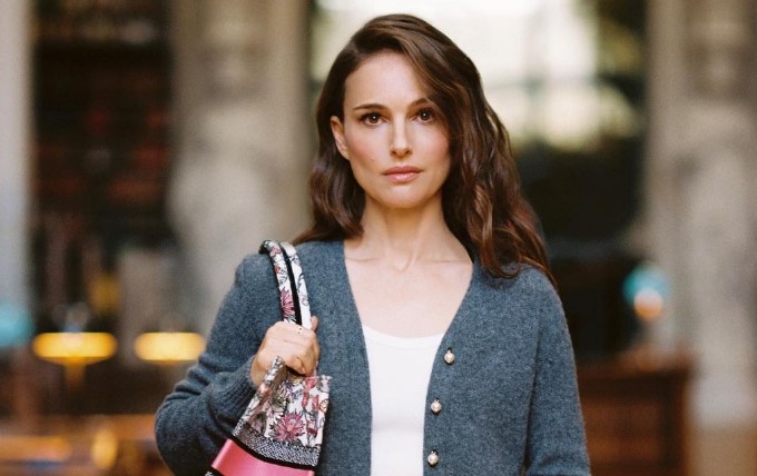 5 famosos que no nacieron en los países que pensabas, ¡no te vas a creer qué actriz es española! 1 Merca2.es 5 famosos que no nacieron en los países que pensabas, ¡no te vas a creer qué actriz es española!