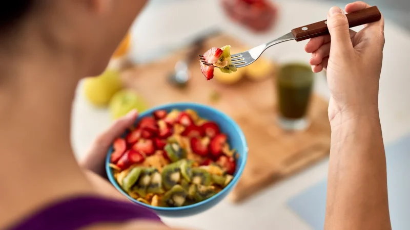 persona comiendo 97 Merca2.es