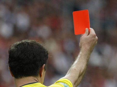 tarjeta roja 4 rojas y 15 minutos de más ¡Y festeja con el equipo!