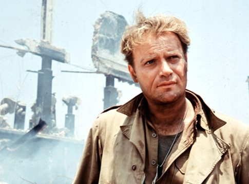 El día que la Dimensión Desconocida se llevó el alma de Vic Morrow El día que la Dimensión Desconocida se llevó el alma de Vic Morrow