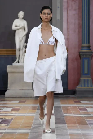 valentino 7ce36f6f 240524094329 980x1470 Merca2.es