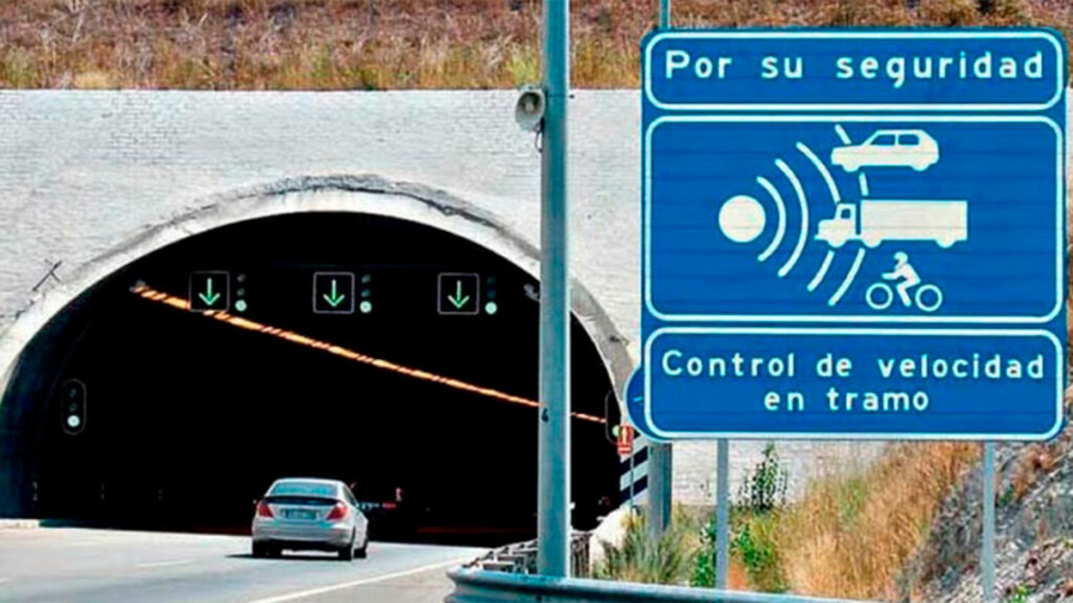 La DGT, dispuesta a terminar para siempre con las aplicaciones que avisan de la localización de radares