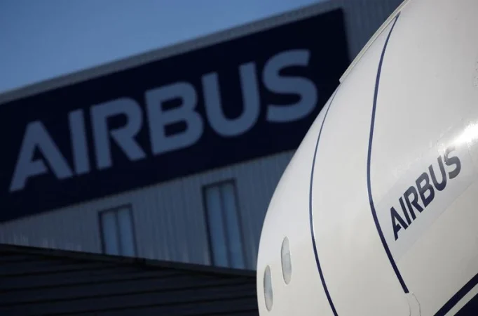 Airbus cae más de un 10% en Bolsa tras rebajar sus previsiones de entregas en el 2024 2 Merca2.es 2023 11 07T175621Z 1 LYNXMPEJA60QE RTROPTP 3 AIRBUS RESULTS Merca2.es