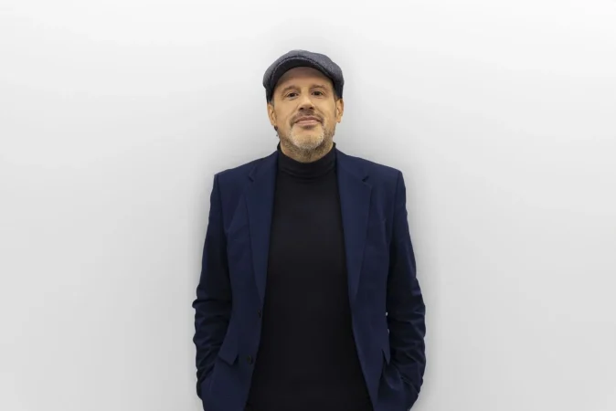 Aprender a vivir con la presión social ayuda a alcanzar la felicidad 2 Merca2.es 2024.04.12. MEJOR CONECTADOS Luis Muino Foto fija 5 Merca2.es