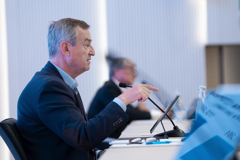 Banco Sabadell-BBVA, nueva disputa por la  retribución mediante dividendo