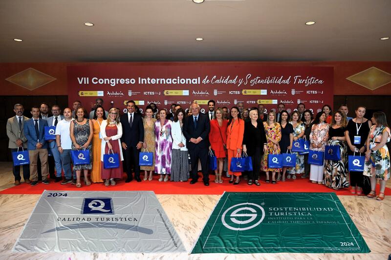 España apuesta por la calidad y la sostenibilidad: ICTES entrega 484 banderas Q y S