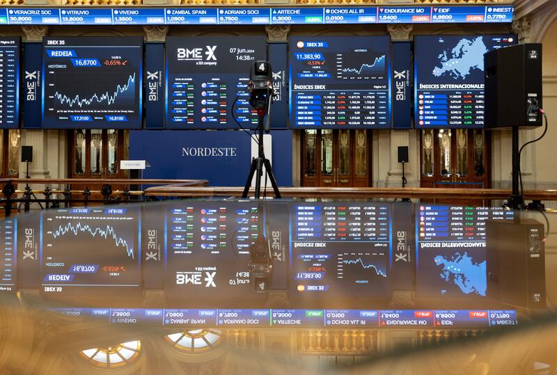 El Ibex 35 corrige la tendencia alcista que venía registrando y se posiciona en los 11.112 puntos