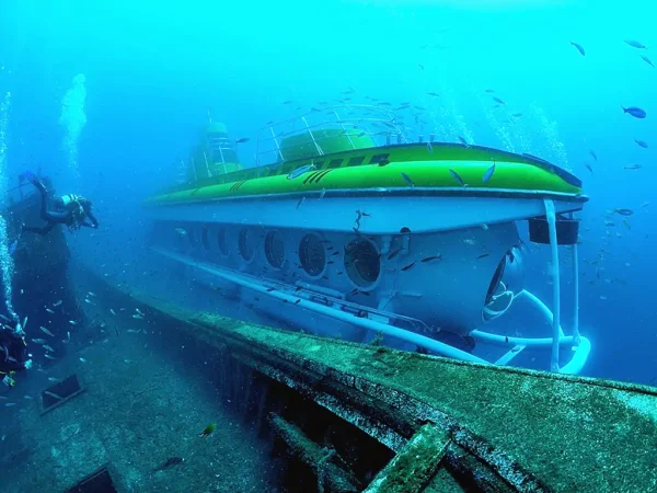 Descubre dónde puedes hacer un increíble viaje en submarino por unos 50 euros 17 Merca2.es 3 SUB SAF TENERIFE Merca2.es
