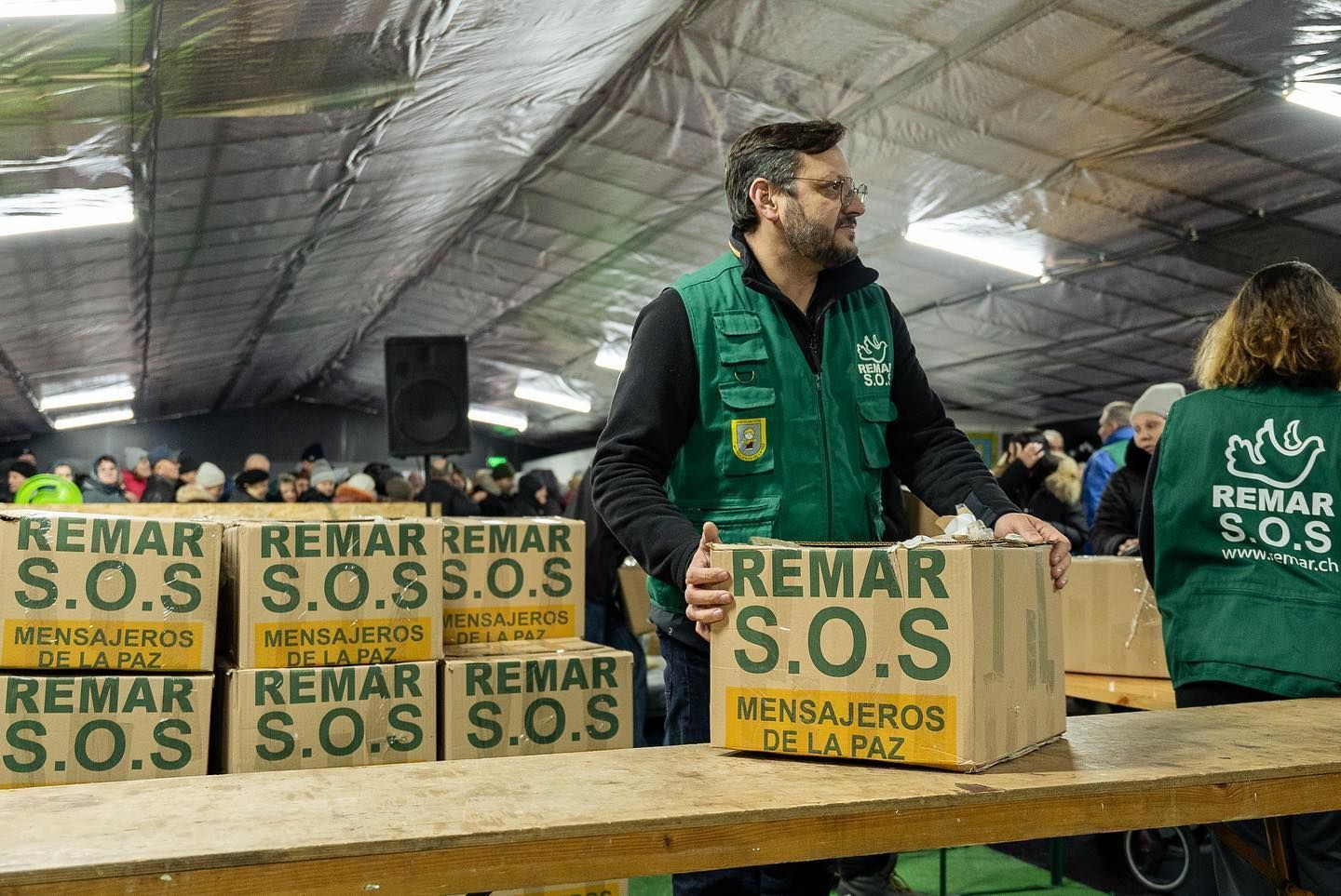 REMAR SOS reparte 3 millones de platos de comida en un mundo en crisis, combatiendo el hambre y la guerra