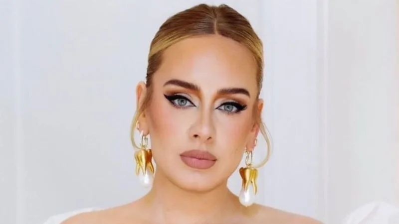 La cantante Adele cuenta detalles sobre su perro salchicha Louie 1 Merca2.es Adele puso en su lugar a desagradable fanático que la agredió verbalmente