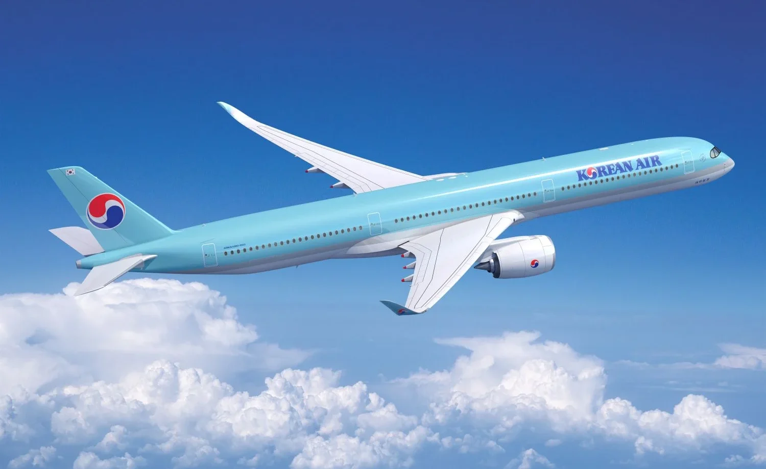 Las aerolíneas despegan en Bolsa gracias a las previsiones positivas de la IATA Las acciones de las principales aerolíneas europeas vivieron ayer una sesión de alzas y arrastraron a todo el sector turismo gracias a las optimistas previsiones de la IATA. El índice sectorial Stoxx 600 Travel & Leisure PR recuperó en torno al medio punto porcentual gracias al impulso que recibieron las aerolíneas más atractivas en estos momentos como son IAG, EasyJet y Ryanair, con alzas que superaron por momentos los dos puntos porcentuales, pero con todo el sector al alza. En el caso concreto de la aerolínea hispano-británica, sus títulos marcaron un máximo intradía en los 2,067 euros frente a los 2,183 euros que son su punto más alto en las últimas 52 semanas. La noticia es que la Asociación de Transporte Aéreo Internacional (IATA) anunció ayer lunes un refuerzo de las previsiones de rentabilidad de las aerolíneas en 2024, en comparación con sus previsiones de junio y diciembre de 2023. Sin embargo, el sector aéreo mundial sigue sin obtener una rentabilidad agregada superior al coste del capital. Según las estimaciones de la IATA, habrá un aumento de la rentabilidad porque los ingresos crecen ligeramente más rápido que los gastos (+9,7% frente al +9,4%). Se prevé que los beneficios de explotación alcancen los 59.900 millones de dólares (+14,7% desde los 52.200 millones estimados para 2023). Sin embargo, se espera también que los beneficios netos crezcan ligeramente más despacio (+11,3%), desde los 27.400 millones estimados para 2023 a los 30.500 millones estimados para 2024. En lo que respecta a Europa, la IATA apunta que presenta unas perspectivas de rendimiento positivas, ya que se espera que la demanda se mantenga fuerte en 2024. Sin embargo, los problemas de la cadena de suministro, junto con los elevados tipos de interés y el riesgo de conflictos laborales, podrían limitar las perspectivas de nuevos aumentos de la rentabilidad a corto plazo. Las previsiones más destacadas a nivel global son: • Se espera que los beneficios netos alcancen los 30.500 millones de dólares en 2024 (margen de beneficio neto del 3,1%). Esto supondrá una mejora con respecto a los beneficios netos de 2023, que se estiman en 27.400 millones de dólares (margen de beneficio neto del 3,0%). También supone una mejora respecto a la previsión de beneficios para 2024 de 25.700 millones de dólares (2,7% de margen de beneficio neto) que la IATA publicó en diciembre de 2023. • Se espera que el rendimiento del capital invertido en 2024 sea del 5,7%, unos 3,4 puntos porcentuales por debajo del coste medio del capital. • Se espera que los beneficios de explotación alcancen los 59.900 millones de dólares en 2024, frente a los 52.200 millones estimados para 2023. • Se espera que los ingresos totales alcancen los 996.000 millones de dólares (+9,7%) en 2024, una cifra récord. • Se espera que los gastos totales alcancen los 936.000 millones de dólares (+9,4%) en 2024, una cifra récord. • Se espera que el total de viajeros alcance los 4.960 millones en 2024, una cifra récord. • Se espera que el volumen total de carga aérea alcance los 62 millones de toneladas en 2024. RENTABILIDAD DE LAS AEROLÍNEAS PESE A INCERTIDUMBRES «En un mundo de muchas y crecientes incertidumbres, las aerolíneas siguen apuntalando su rentabilidad. El beneficio neto agregado previsto de 30.500 millones de dólares en 2024 es un gran logro teniendo en cuenta las recientes y profundas pérdidas ocasionadas por la pandemia. Con una previsión récord de 5.000 millones de viajeros aéreos en 2024, la necesidad humana de volar nunca ha sido tan fuerte”, declaró Willie Walsh, director general de la IATA. El ‘profit warning’ de American Airlines, otro viento de cara para IAG “Además, la economía mundial cuenta con la carga aérea para transportar los 8,3 billones de dólares de comercio que llegan a los clientes por vía aérea. Sin duda, la aviación es vital para las ambiciones y la prosperidad de las personas y las economías. Es importante reforzar la rentabilidad de las aerolíneas y aumentar su resistencia financiera. La rentabilidad permite invertir en productos que satisfagan las necesidades de nuestros clientes y en las soluciones de sostenibilidad que necesitaremos para lograr unas emisiones netas de carbono nulas en 2050", añadió.