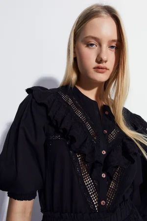 Sfera apuesta por las blusas estampadas como estas maravillas para este verano 32 Merca2.es BLUSA VOLANTE BORDADO