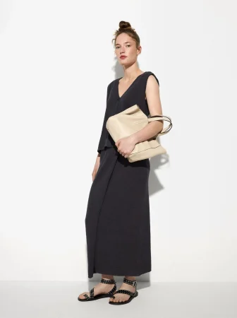 CHALECO DE PUNTO CON BOTONES Y FALDA DE PUNTO CON CRUCE DELANTERO