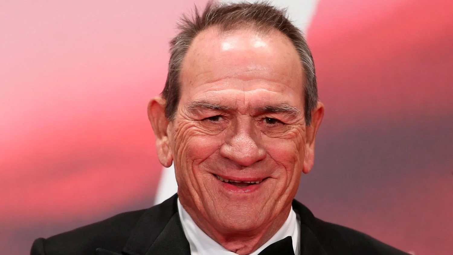 Los comportamientos de Tommy Lee Jones salen a la luz y aterroriza a Hollywood