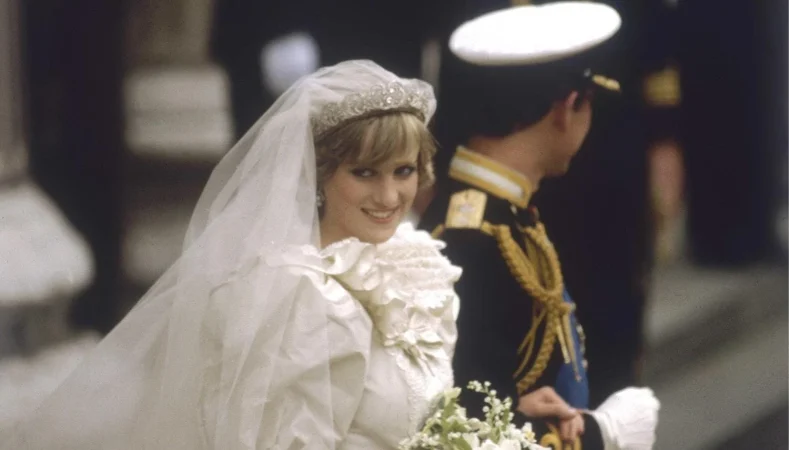 Lady Di sigue atormentando al Rey Carlos III y él no puede olvidarla 1 Merca2.es El rey Carlos III se niega a olvidar a Lady Di