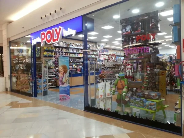 PréNatal, Toys'R'us y Juguettos, al acecho de los establecimientos de Poly 1 Merca2.es Poly