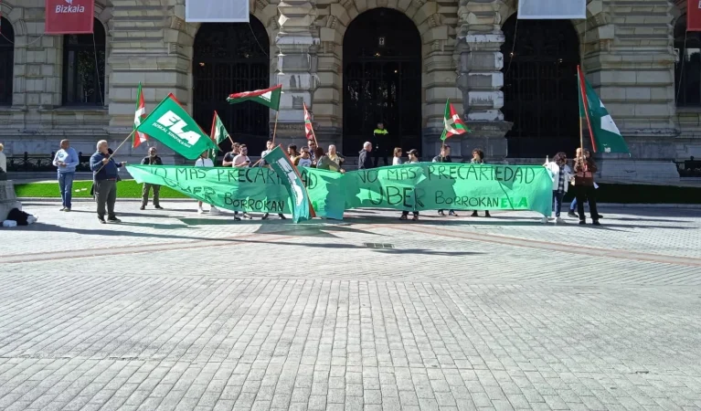 EuropaPress 5864963 concentracion trabajadores uber bizkaia palacio foral bilbao 2 Merca2.es