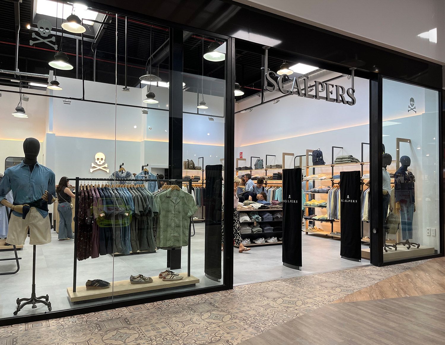 The Outlet Stores Alicante inaugura su nueva tienda Scalpers Outlet