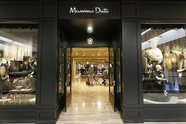 Massimo Dutti nos trae tres diseños de pantalones anchos rebajados que van a triunfar este verano