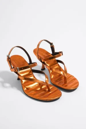 SANDALIA TACÓN TIRAS PIEL NARANJA