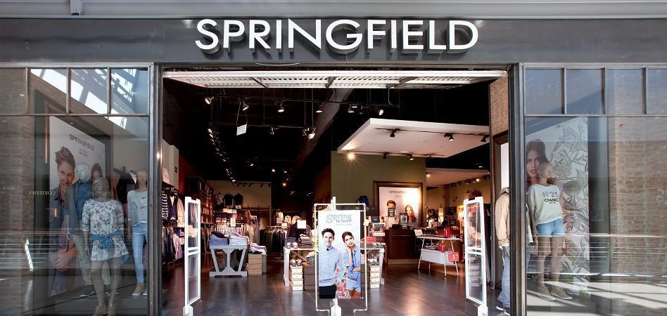 Springfield se apunta a la moda de los chalecos con estas prendas boho