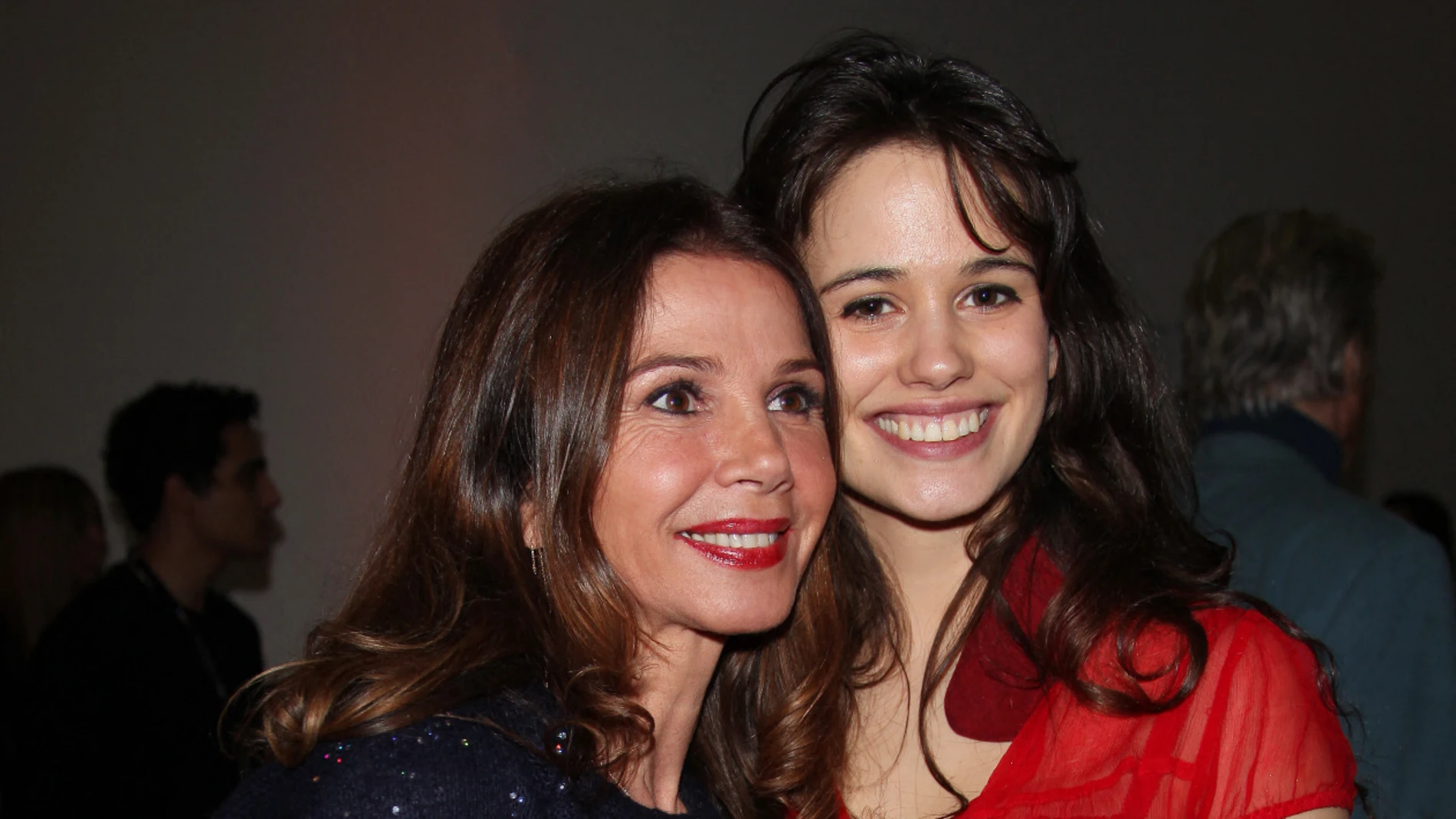 Victoria Abril se defiende con dureza ante las acusaciones de Lucie Lucas 1 Merca2.es La dura confesión de Lucie Lucas que logró comprometer la vida profesional de Victoria Abril