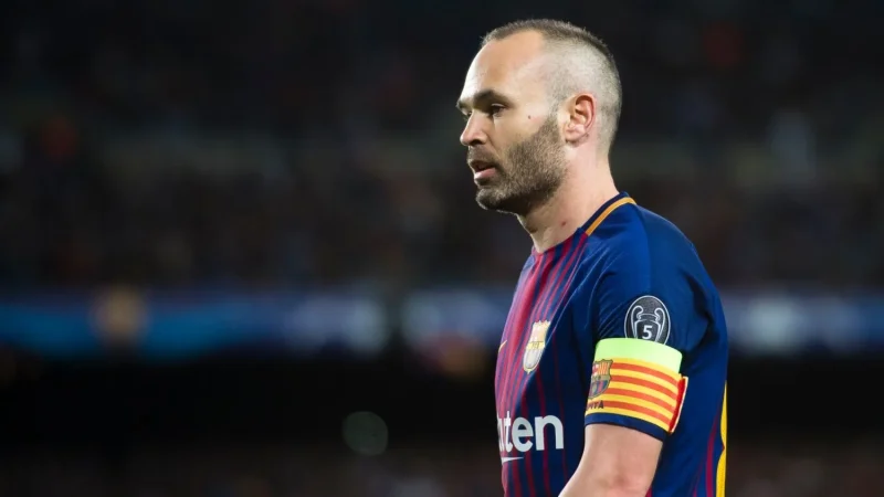 Con Andrés Iniesta, estos son los futbolistas que tienen su propia estatua 1 Merca2.es El peor momento en la carrera de Andrés Iniesta