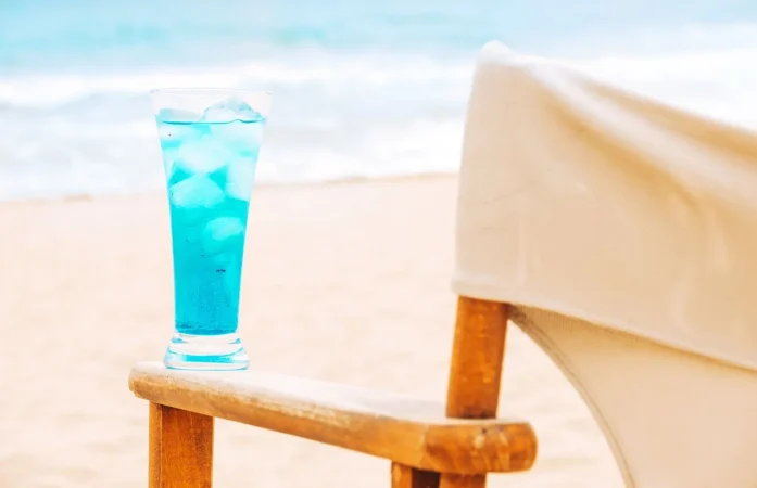 blue fresh drink arm wooden chair Merca2.es