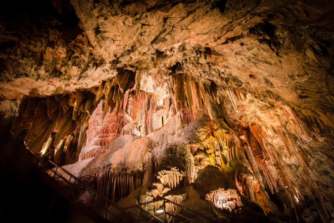 Descubre las cuevas más impresionantes de España 51 Merca2.es cueva de valporquero e39a0b4b 745812391 240318113125 1280x853 Merca2.es