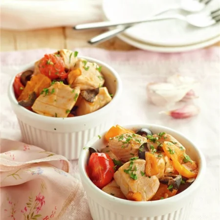 dados de bonito con tomatitos y aceitunas a645b283 800x800 Merca2.es