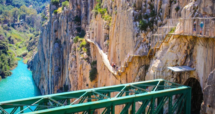 Entre montañas y mar podrás encontrar los rincones más hermosos de Málaga 1 Merca2.es Malaga