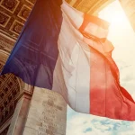 El momentum, el dólar y la valoración justifican el atractivo de la Bolsa europea 3 Merca2 la supervivencia del nuevo Gobierno se consigue a costa de una menor consolidación fiscal.