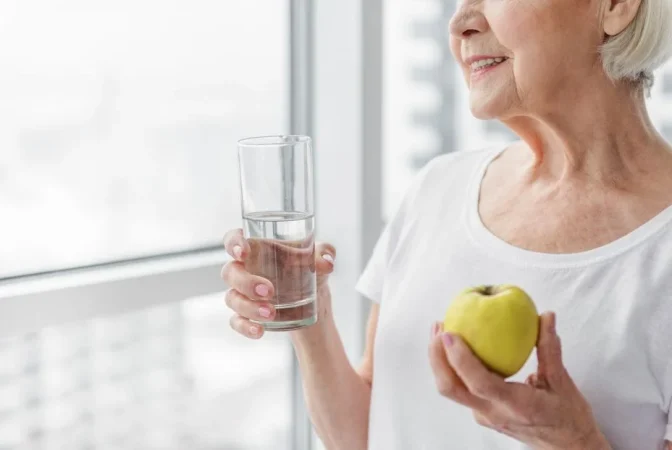 Importancia de la hidratación y la fibra para combatir el estreñimiento
